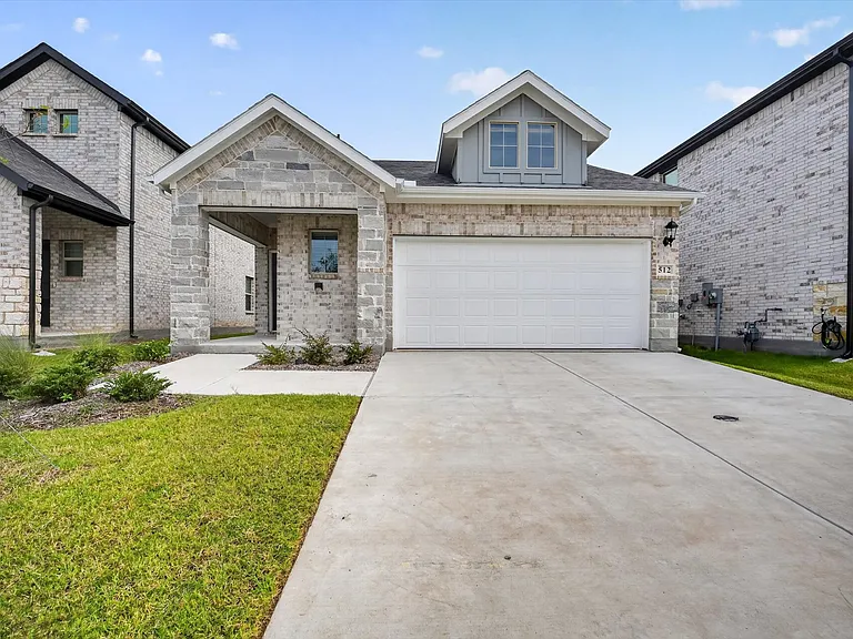 512 Dorothy Dr — Photo 1