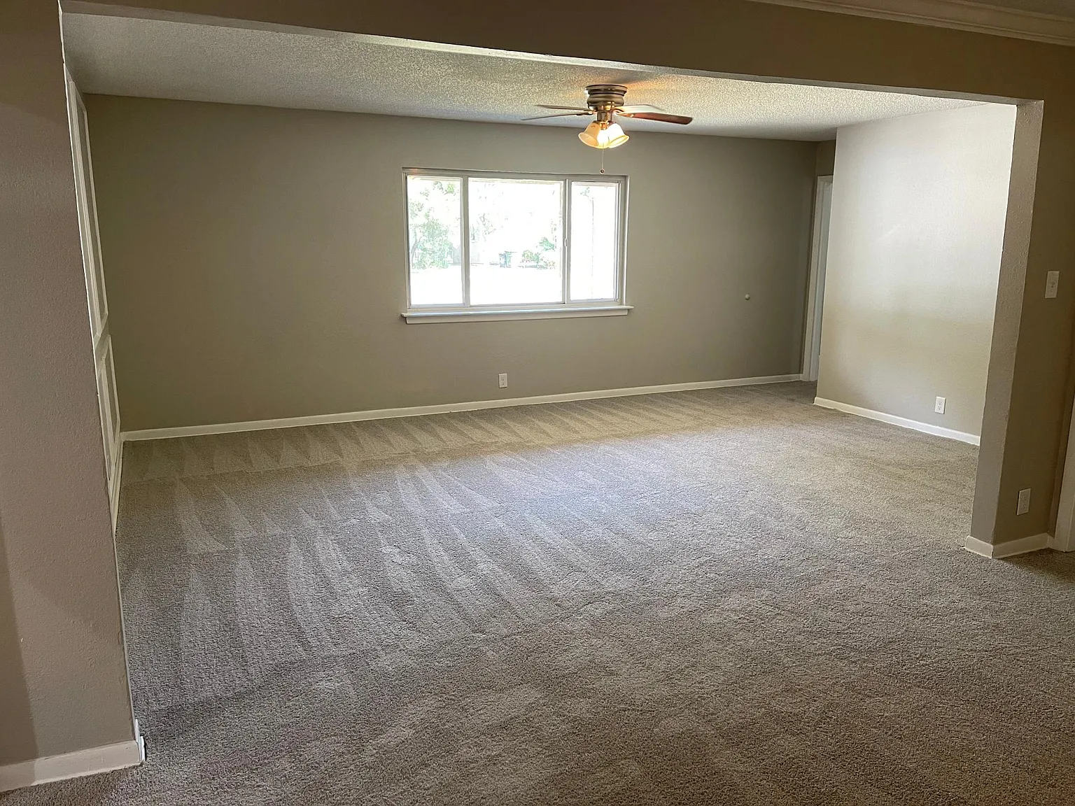1213 Valley View Ct — Photo 3
