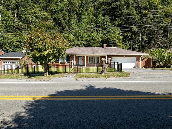 3rd image of 1451 Stewart St