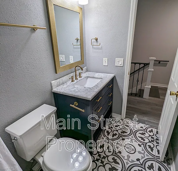 1313 Foxborough Dr — Photo 4