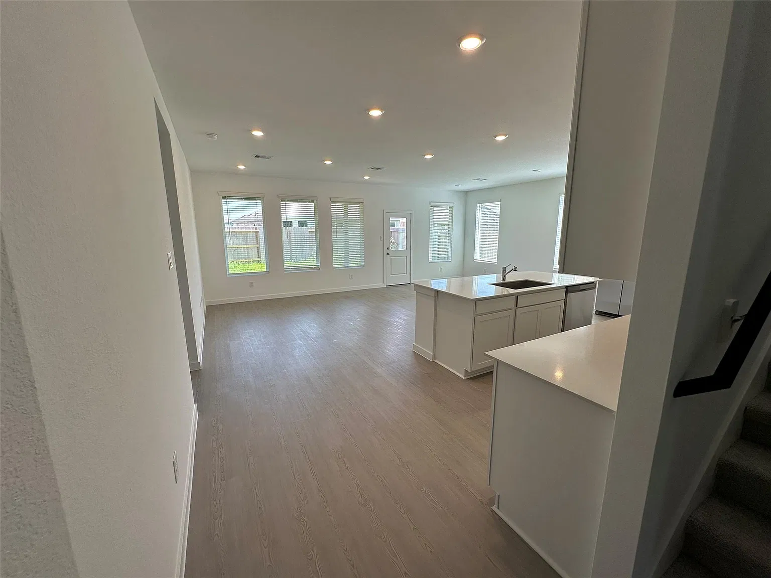 5 bed, 4.0 bath, $3,200 — Photo 4