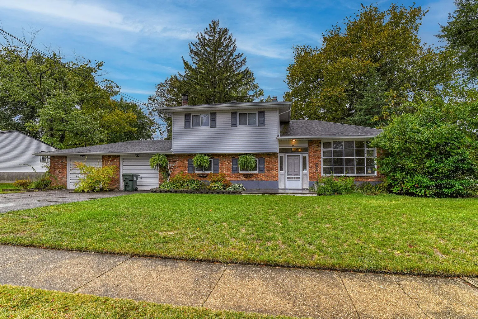 34 Roberta Dr photo 1