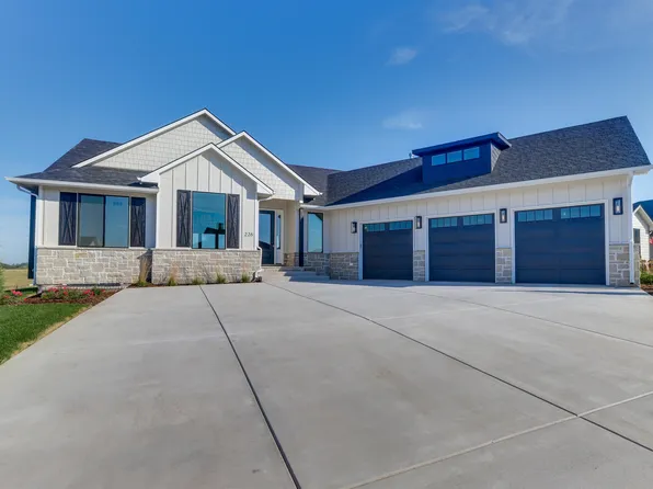 226 S Wellcrest Cir, Goddard, KS 67052
