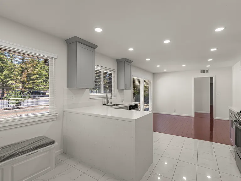 175 N El Monte Ave — Photo 9