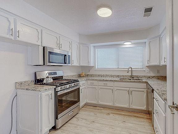 5th image of 1119 Granada Hills Ct NE