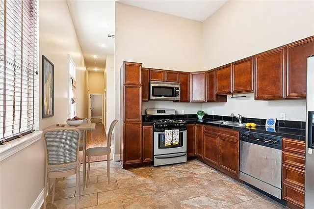 402 Polk St — Photo 5