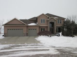 6352 Summit Pointe Rd NW, Rochester, MN 55901