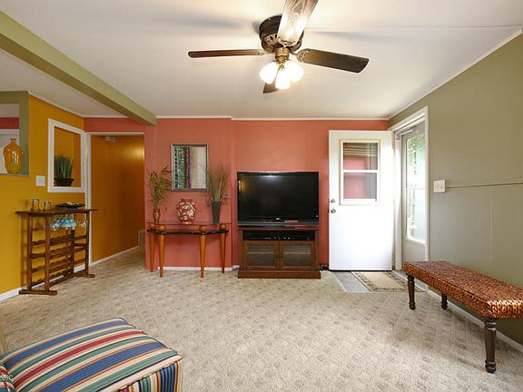 4th image of 1404 Dean St NE
