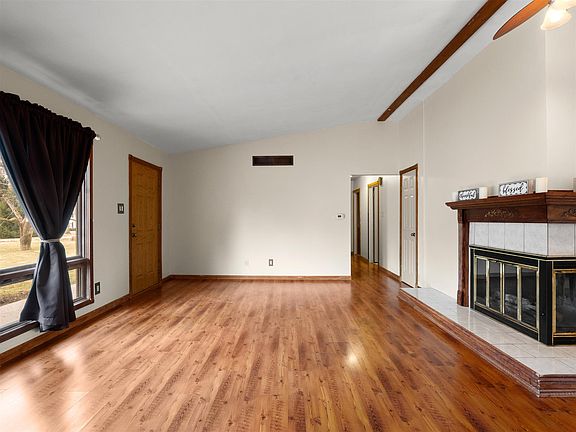 5th image of 13 Thornwood Dr