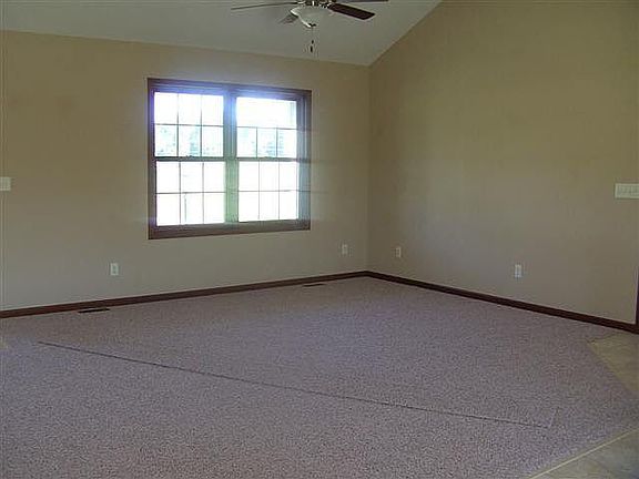 4th image of 23974 Oakdale Dr