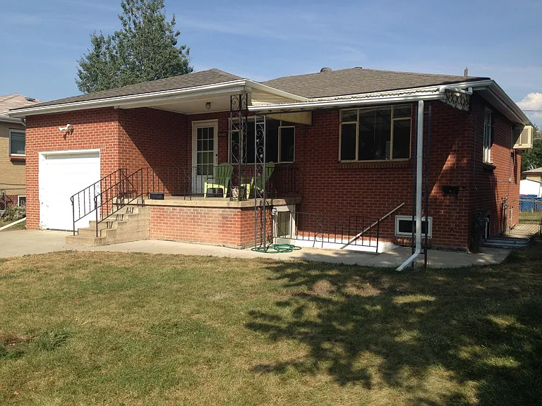 2040 1/2 Kendall St — Photo 1