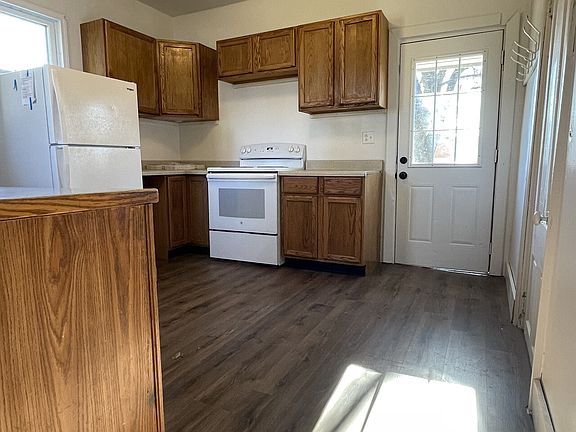 2nd image of 933 Lincoln Way E