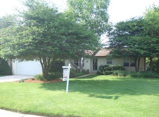 1914 Devon Ct, Freeport, IL 61032