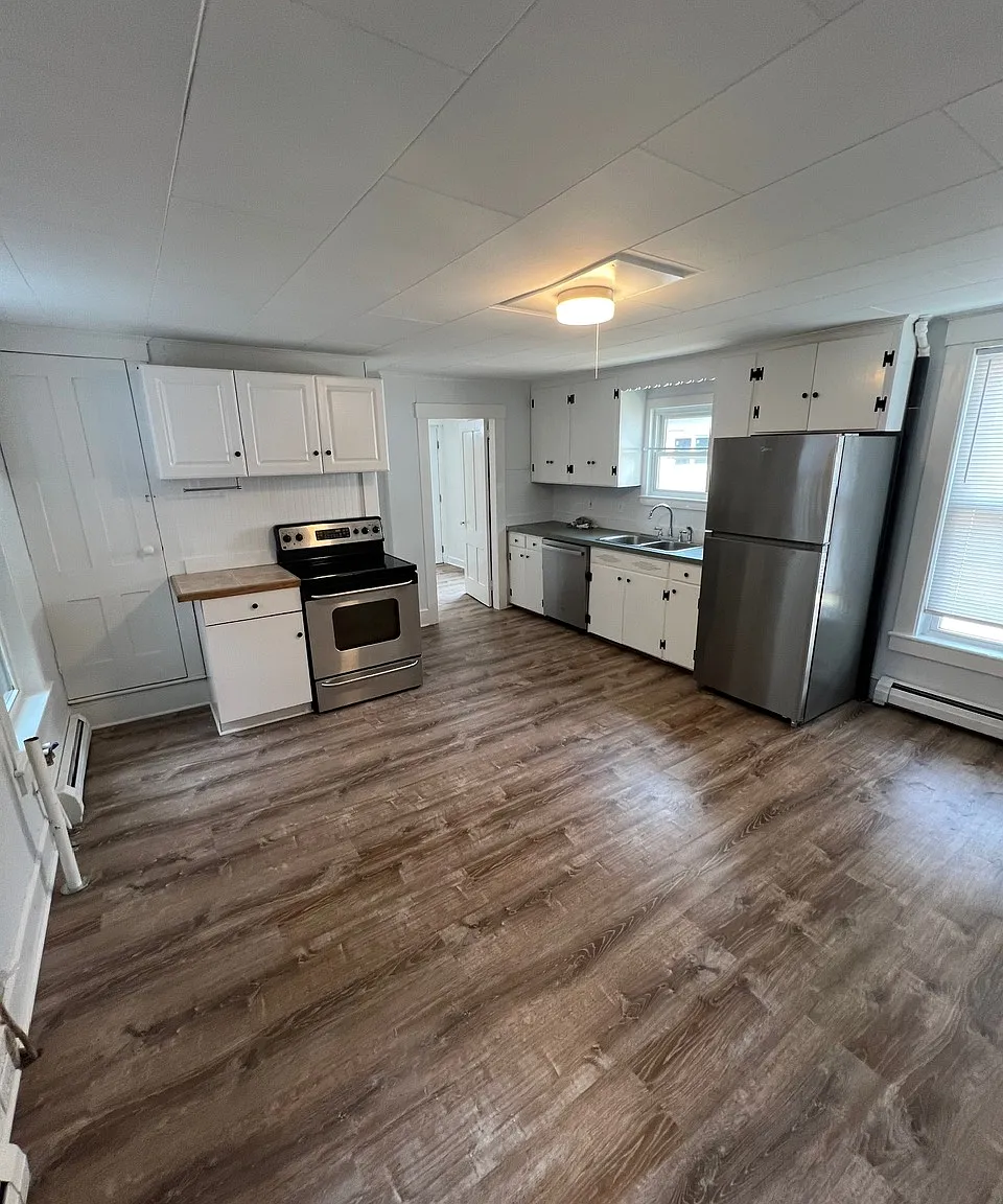 3 bed, 1300 sqft, $2,600 — Photo 1