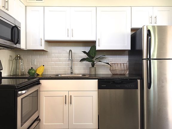 2nd image of 2122 E Fairmount Ave APT 18