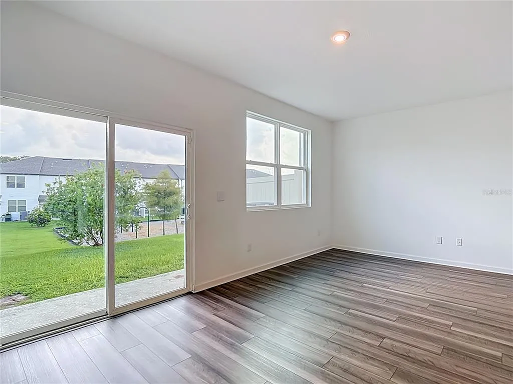 3 bed, 2.5 bath, 1386 sqft, $1,950 — Photo 4