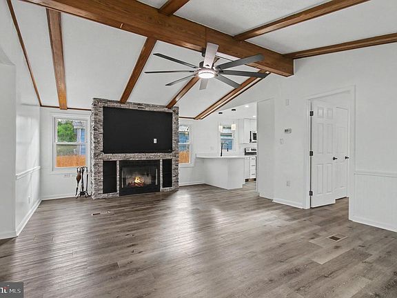 5th image of 606 Red Oak Dr