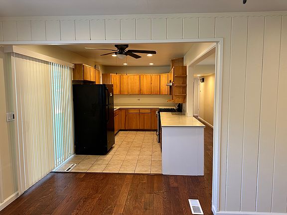 3rd image of 1281 Redwood Dr