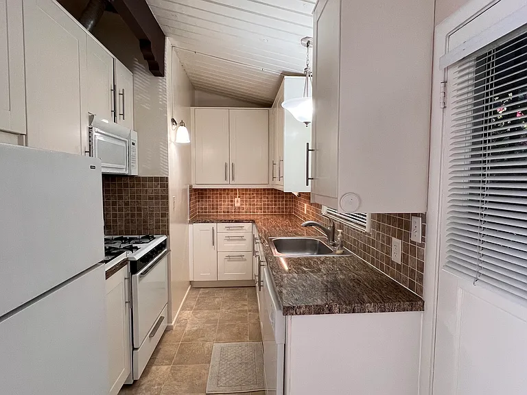 1484 Crescent Ave — Photo 9