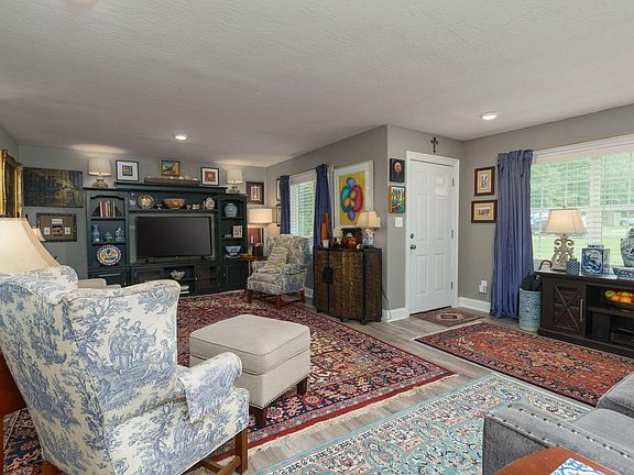 3rd image of 3501 Rosewood Dr