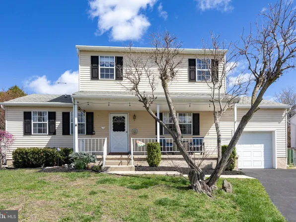 153 E Phoenix Dr, Phoenixville, PA 19460