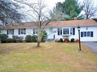 11 Brewer Dr, Bloomfield, CT 06002