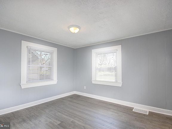 3rd image of 321 Carrollton Ave