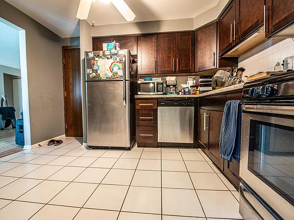 2nd image of 5525 N Chester Ave Unit 41
