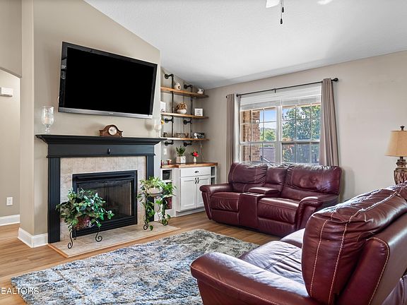 5th image of 3817 High View Ln
