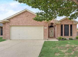 10652 Fossil Hill Dr, Blue Mound, TX 76131