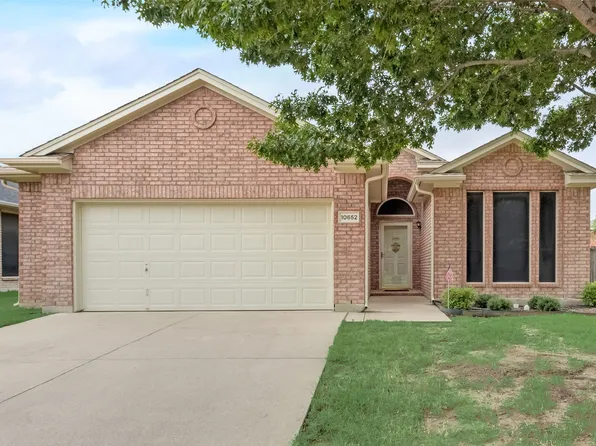 10652 Fossil Hill Dr, Blue Mound, TX 76131