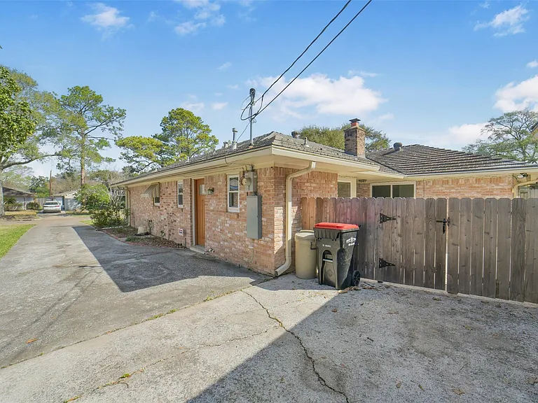 8415 Braesdale Ln — Photo 33