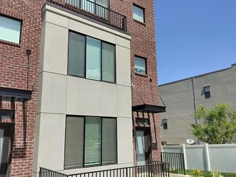 25 E Center St #47 — Photo 3