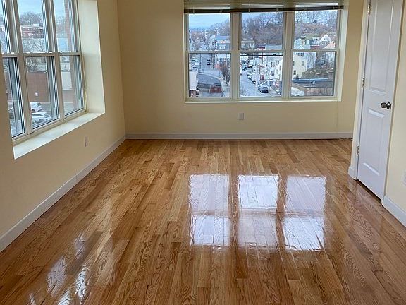 4th image of 140 Union St Suite 402