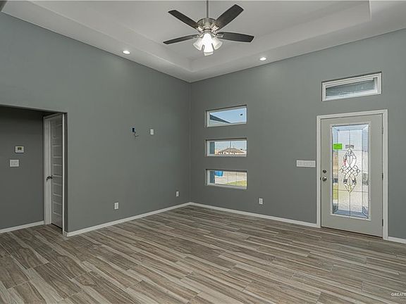 3rd image of 829 Sabrina Dr