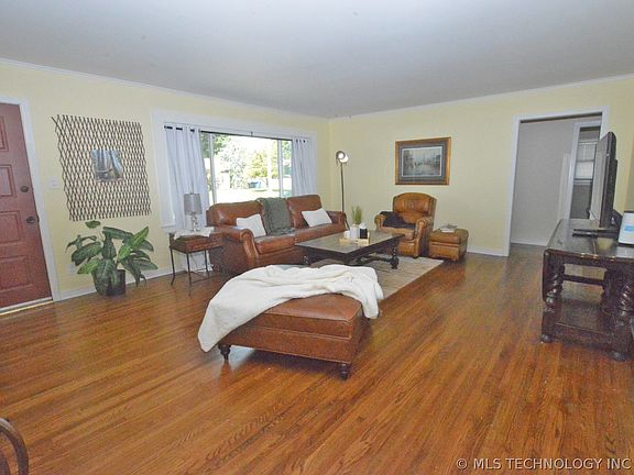 4th image of 1432 E 50th St