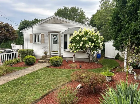 26 Grove Ave, Johnston, RI 02919