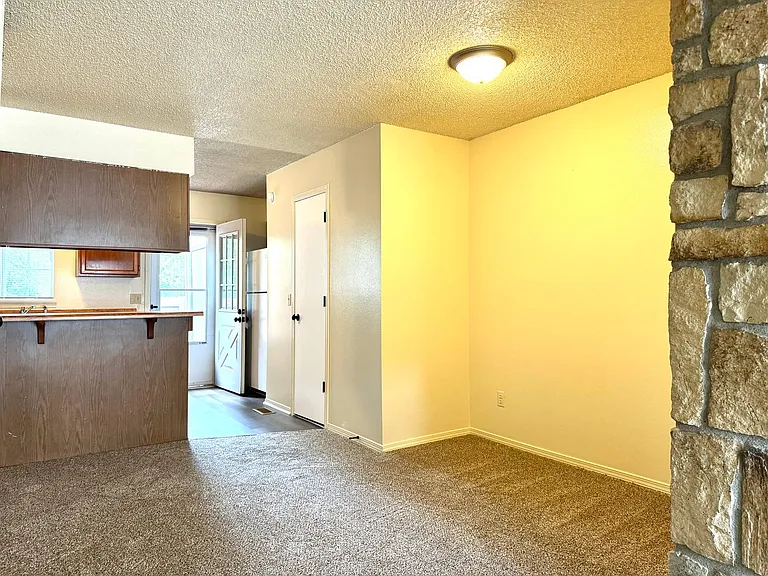 4108 Charleston Dr — Photo 2