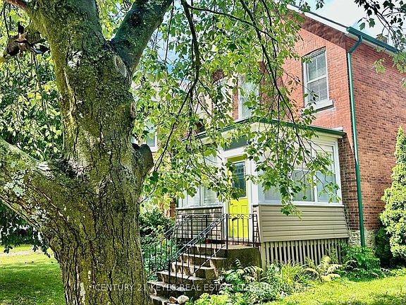 3rd image of 216 Brock St