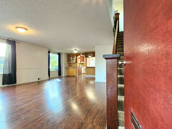 3rd image of 2132 Lombard Ave