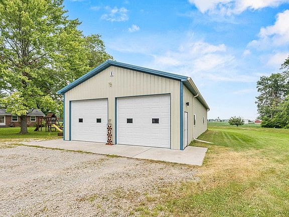 3rd image of 138 Elm Dr