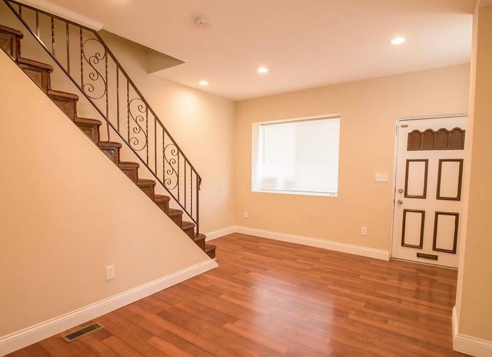 1st image of 2083 E Somerset St