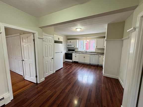 4th image of 14 Doran Ave Unit Apt 1 Apt