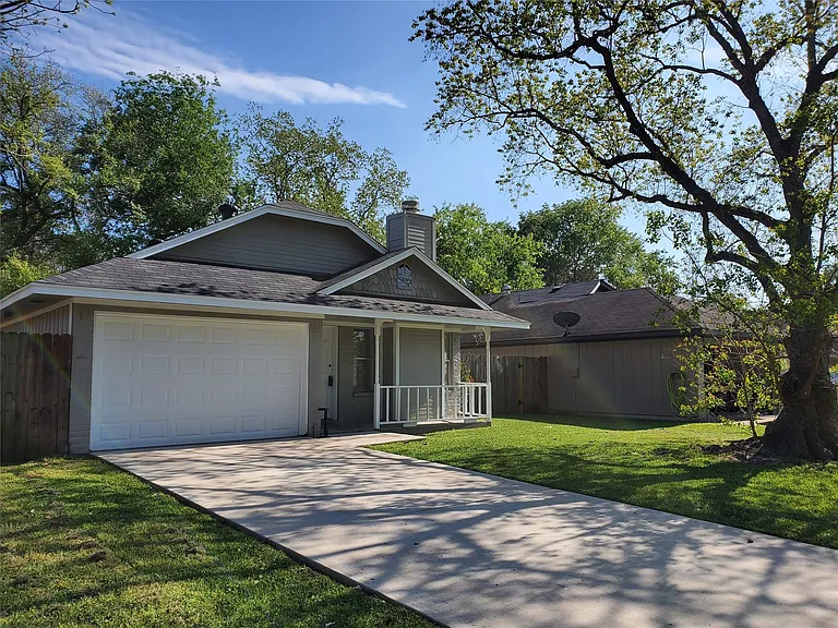 3130 Forestbrook Dr — Photo 2