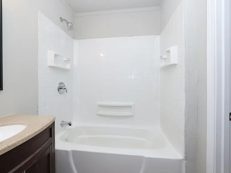 9026 Lake Forest Blvd — Photo 15