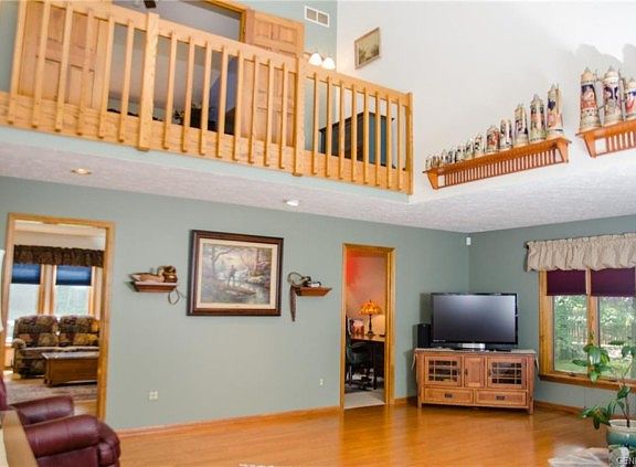5th image of 40 Valley Park Dr
