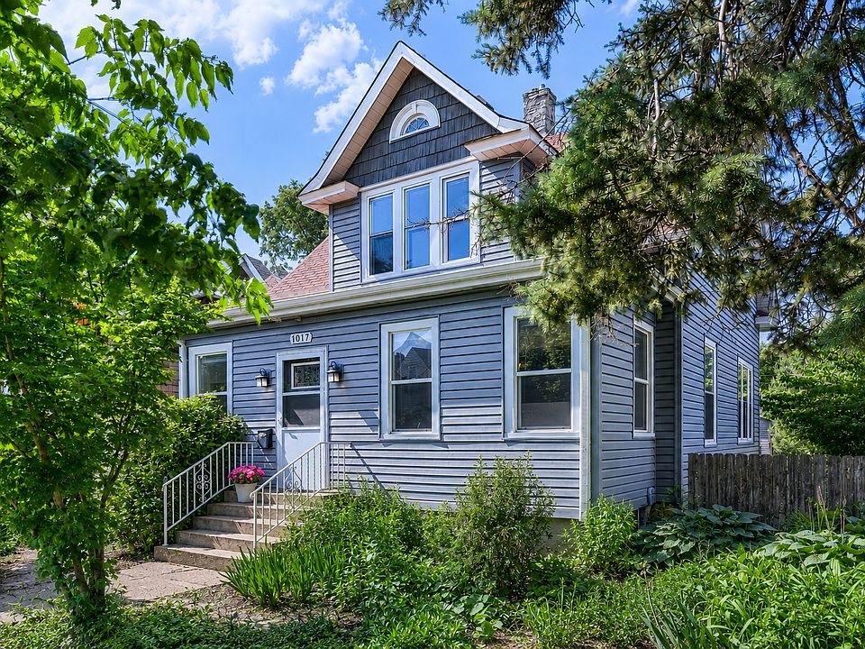 1st image of 1017 18 1/2 Ave NE