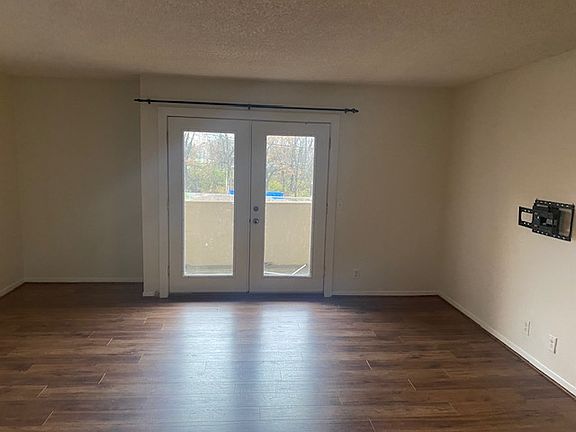 3rd image of 515 Basswood Ave #D-43