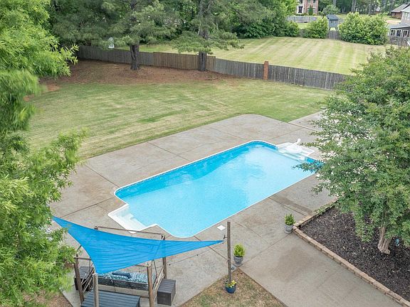 3rd image of 1672 Pinehurst Ln