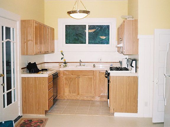 3rd image of 100 Waldo Ct